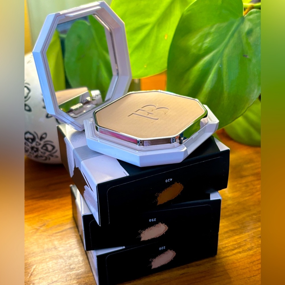 Fenty Beauty by Rihanna
Pro Filt’r Soft Matte Longwear Powder Foundation